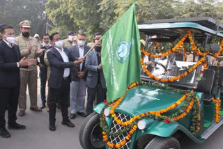 chandigarh administration started operating solar cars on Sukhna lake