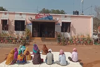 complainant protest in front of police station