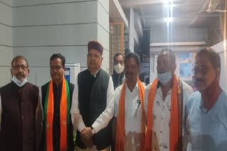 tribal-leader-devlal-thakur-got-bjp-membership-by-former-cm-raman-singh-in-balod