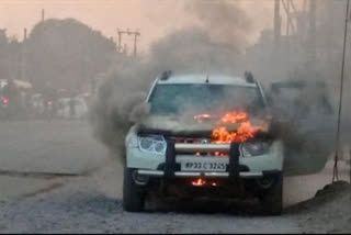 fire-in-moving-car-on-jhansi-lalitpur-national-highway