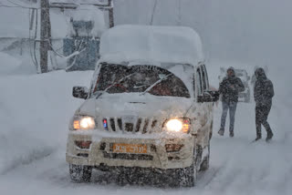 کشمیر میں پھر سے برفباری