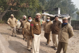 Police deployed force on the border of Alipur and Burari in Delhi