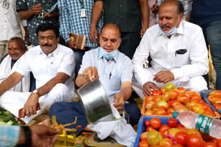 MLA Vinayabhaskar sells vegetables in Hanmakonda, Warangal Urban District