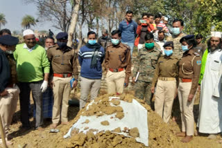 dead body was taken out of the grave for postmortem in hazaribag