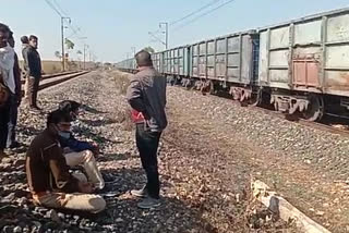 minor couple sucide before train