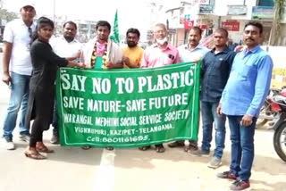 A young man went on a pilgrimage to celebrate the Mulugu small fair as a plastic-free fair