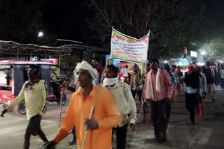 Tribal villagers from Mohla Manpur doing padyatra to meet Governor