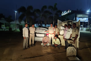 police acught 400kgs ganja in east godavari while vehicles checking