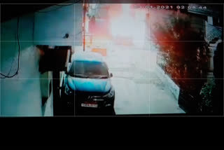 The entire incident has been captured in CCTV