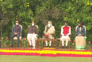 PM Modi interacts with the NCC cadets, NSS volunteers and artists participating in Republic Day Parade.