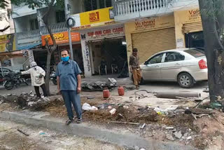 GHMC demolishes Barkatpura bus shelter