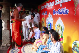 karim nagar CP Kamalasan reddy visiting Vemulawada Rajanna temple today with family members