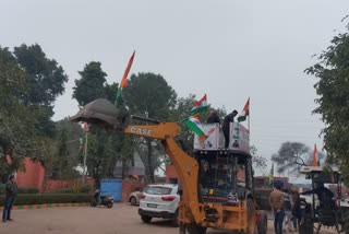 tohana farmer marching delhi with jcb