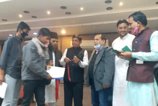 muslim teli mahapanchayat distributed prize of talented students in jaipur