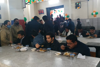 More than 25 thousand people ate food for one rupee in Gambhir public kitchen Gandhi nagar