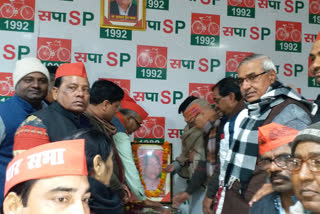 100 BJP supporters joined Samajwadi Party