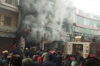 fire breaks out at mall road solan