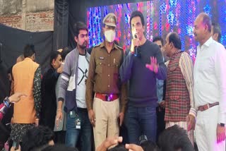 Sonu Sood appealed to people to obey traffic rules