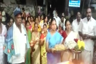 AMMK workers offer prayers in Madurai for Sasikala's recovery