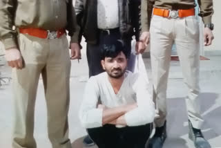 Youth arrested with illegal weapon, मंदिर में चोरी का खुलासा