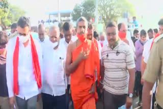 Udupi Krishna Math Swamiji collecting funds for Sri Ram Mandir in Dalit Keri