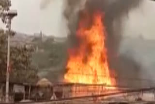 Major fire breaks out in Kolkata's Narkeldanga slum