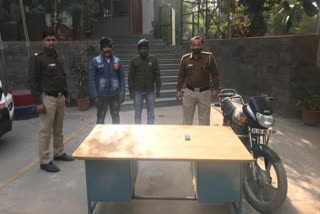 South Delhi Police arrested two snatching accused