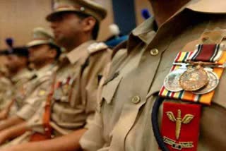 14 Officers awarded police meda