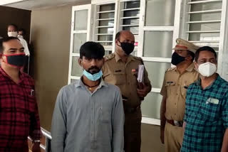 UP resident arrested for extorting money from Kannur woman's bank account  UP resident arrested for extorting money  Kannur woman's bank account  bank account  UP  money  UP resident arrested extorting money Kannur woman bank account  കണ്ണൂര്‍ സ്വദേശിനിയുടെ ബാങ്ക് അക്കൗണ്ടില്‍ നിന്നും പണം തട്ടിയ യുപി സ്വദേശി അറസ്റ്റില്‍  ബാങ്ക് അക്കൗണ്ടില്‍ നിന്നും പണം തട്ടിയ യുപി സ്വദേശി അറസ്റ്റില്‍  കണ്ണൂര്‍ സ്വദേശിനി  യുപി സ്വദേശി അറസ്റ്റില്‍  ബാങ്ക് അക്കൗണ്ടില്‍ നിന്നും  9 ലക്ഷം രൂപ