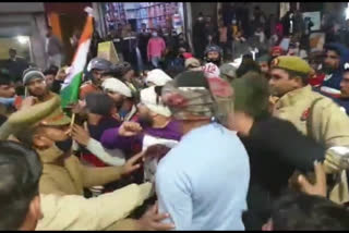 clash between farmers and police in ghaziabad