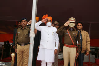 Minister of State Ramkhelavan Patel hoisted the flag at the Satna Police Parade Ground