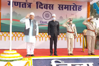 Agriculture Minister Ravindra Choubey hoisted the flag at Durg Police Parade Ground