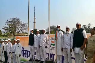 mohan-markam-hoisted-the-flag-at-rajiv-bhavan-in-raipur