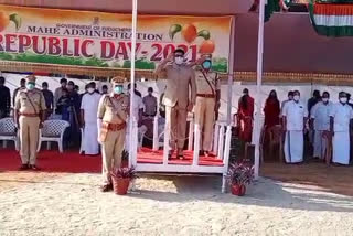 Regional Administrator Mahe  Regional Administrator Aman Sharma hoisted national flag Mahe  മാഹി മൈതാനിയിൽ നടന്ന റിപ്പബ്ലിക് ദിന പരേഡ്  റീജിനൽ അഡ്‌മിനിസ്ട്രേറ്റർ അമൻ ശർമ  കണ്ണൂർ