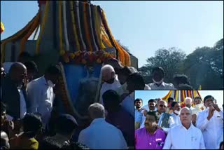 CM Yediyurappa and siddaramaiah garlanding to statue