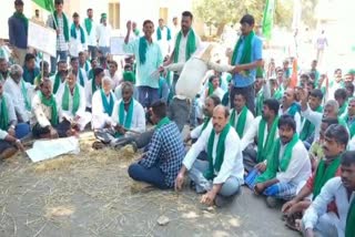 farmers outrage against police in chamrajnagar