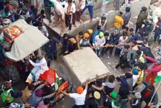 farmers broke barricade and cement block at nangloi chowk in delhi