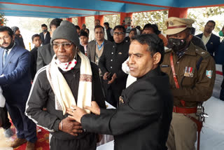 Martyr Kuldeep Oraon's father honored on Republic Day