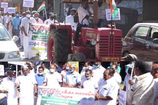 tractor rally organized in idukki  tractor rally  delhi farmers protest  കര്‍ഷകര്‍ക്ക് പിന്തുണ  ഇടുക്കിയില്‍ ട്രാക്‌ടര്‍ റാലി സംഘടിപ്പിച്ചു  ഇടുക്കി  ഇടുക്കി പ്രാദേശിക വാര്‍ത്തകള്‍