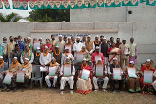 senior congressmen honored on republic day in jamshedpur