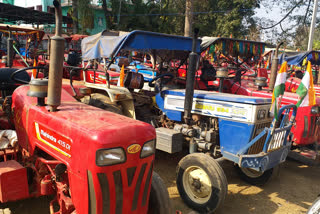 Hundreds of tractor owners went on strike in Lohardaga