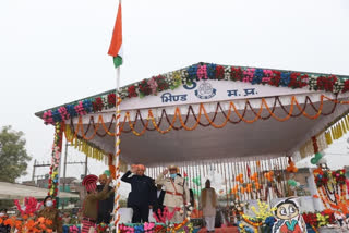 Cooperative Minister Dr. Arvind Bhadoria hoisted the tricolor on the occasion of Republic Day in Bhind