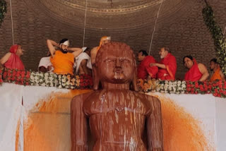 Lord Mahavira bathed in tricolor in the Tapobhumi of Ujjain.