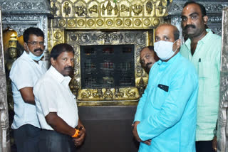 minister s angara visits to udupi srikrishna matt