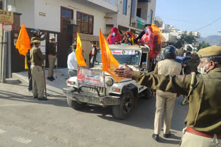 Ajmer Police took out flag march, अजमेर पुलिस ने निकाली फ्लैग मार्च