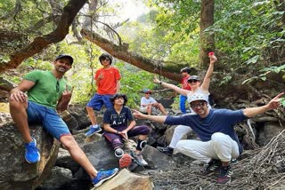 hrithik-roshan-went-out-for-trekking-trip-with-his-kids-and-shares-a-happy-picture