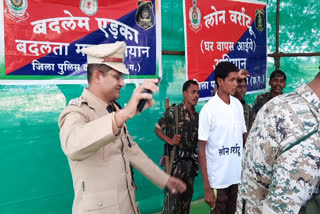 sp-dances-with-villagers-after-naxalites-surrender-in-dantewada