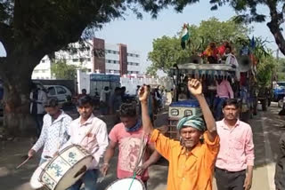 farmers-took-out-tractor-rally-in-barwani
