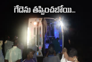 bus accident at budhavada highway