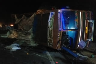 Uncontrolled truck overturned on road in ramgarh